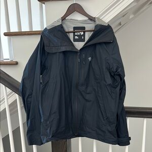 Mountain Hardwear Black Raincoat with High Collar and Water-Resistant Material